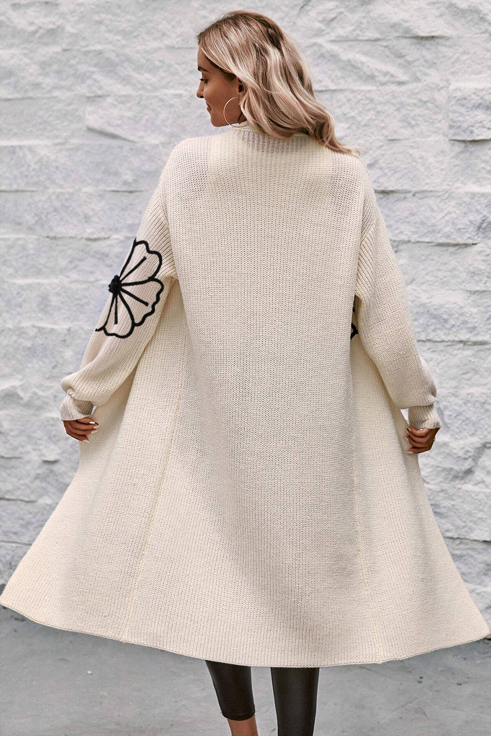 Arleth - Offene schulterfreie Duster-Strickjacke mit Blumenstickerei