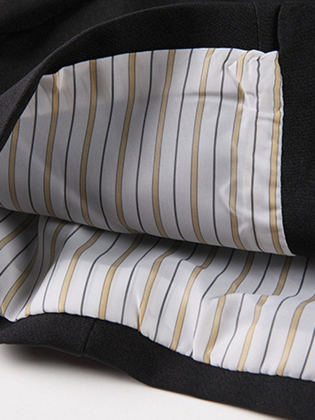Kurzer Damenblazer im Tailored-Stil – Selina