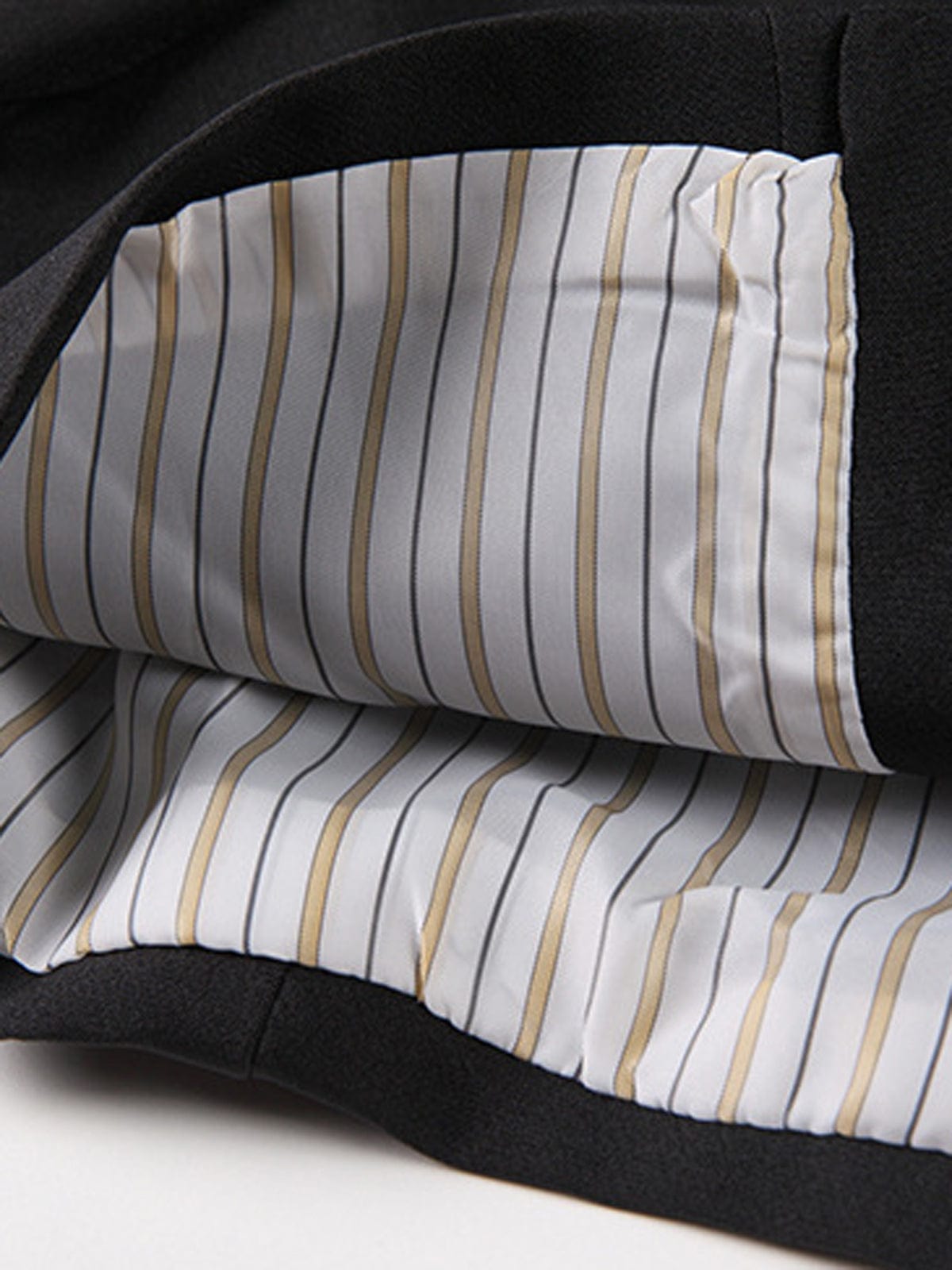 Kurzer Damenblazer im Tailored-Stil – Selina