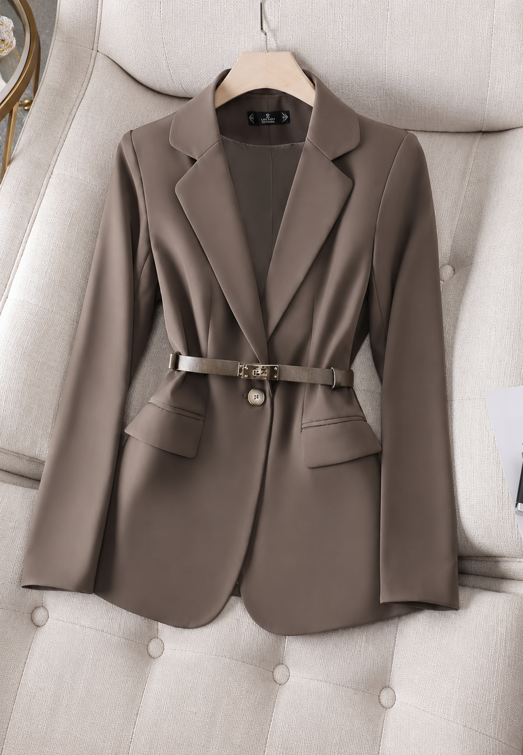 Taillierter Damenblazer mit elegantem, klassischem Gürtel – Mila