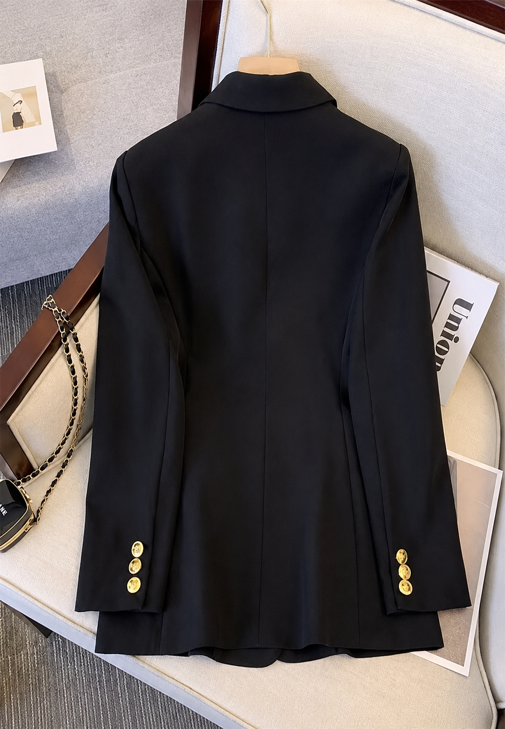 Doppelreihiger Damenblazer mit Revers und Metallknöpfen – Britta