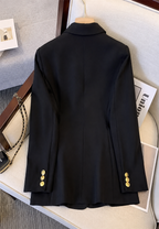 Doppelreihiger Damenblazer mit Revers und Metallknöpfen – Britta