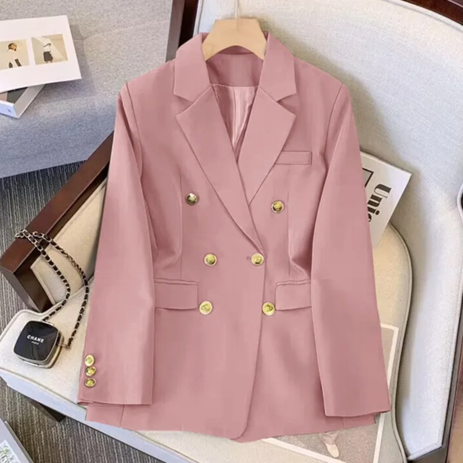 Doppelreihiger Damenblazer mit Revers und Metallknöpfen – Britta