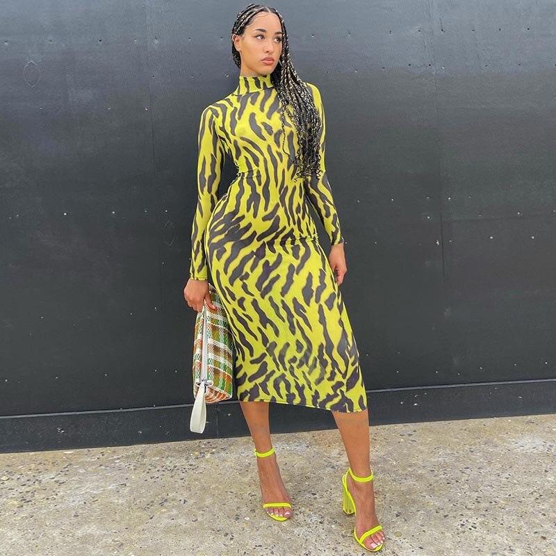 Ninon - Eng anliegendes langes Kleid aus Mesh