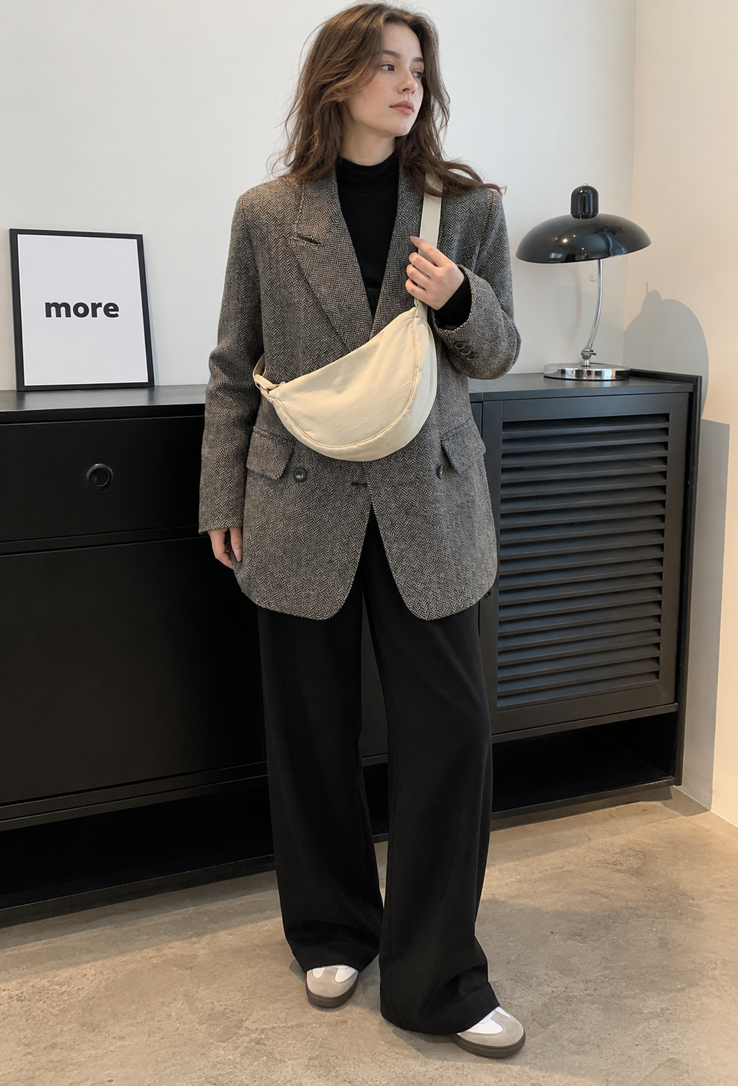 Damen-Umhängetasche aus Nylon in Halbmondform mit verstellbarem Riemen – Apolline