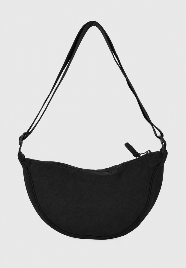 Damen-Umhängetasche aus Nylon in Halbmondform mit verstellbarem Riemen – Apolline