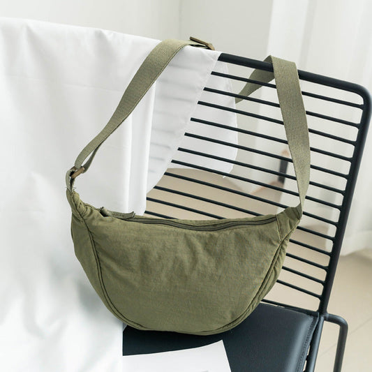 Sac à bandoulière pour femme en nylon, en forme de demi-lune, avec bandoulière réglable - Vianne