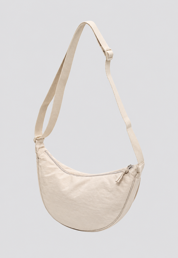 Nylon-Umhängetasche für Damen in Halbmondform mit verstellbarem Riemen – Camille