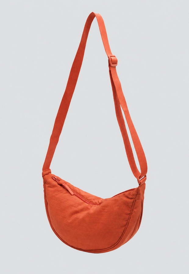 Nylon-Umhängetasche für Damen in Halbmondform mit verstellbarem Riemen – Camille