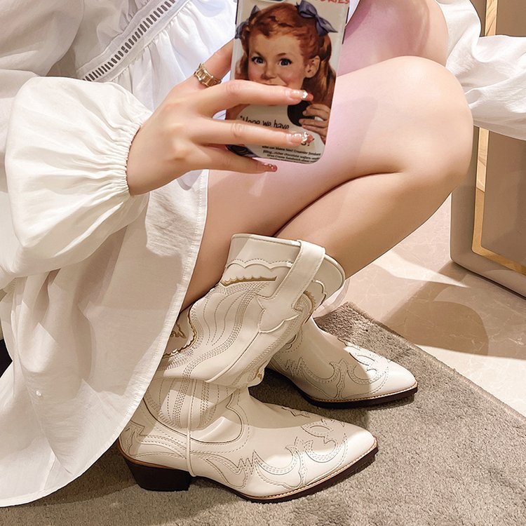 Hohe Cowboy-Stiefel für Damen mit Stickerei und spitzer Zehenpartie – Ingrid