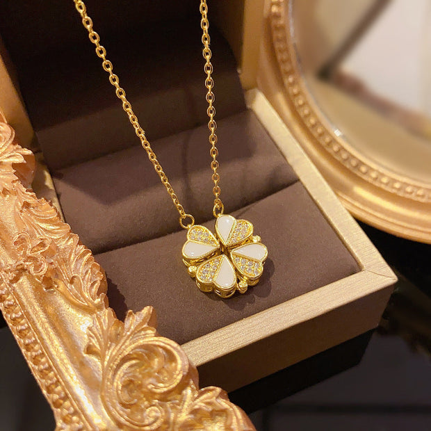 Collier pour femmes avec pendentif en forme de trèfle et de cœur