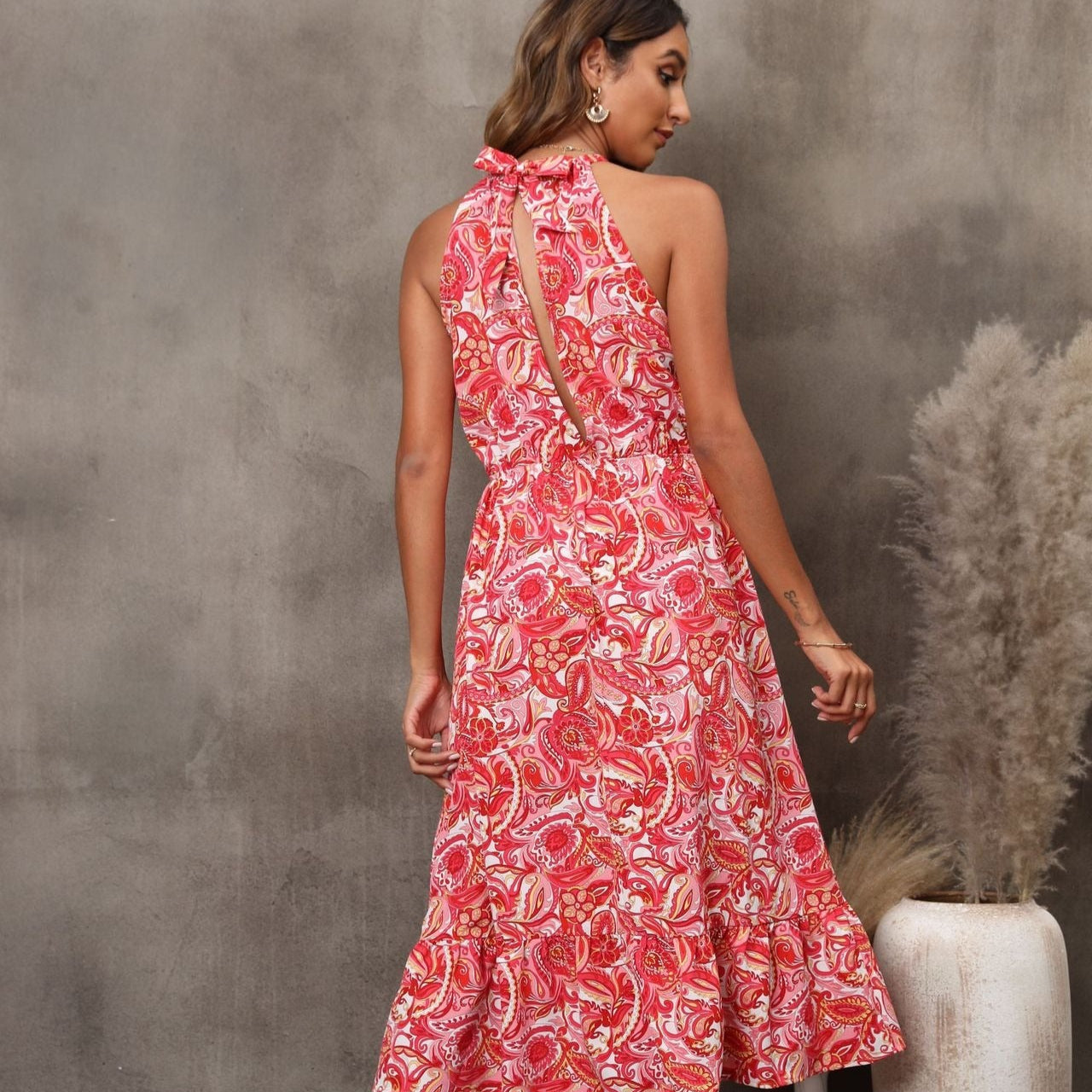 Ärmelloses Midikleid mit Blumendruck und Neckholder - Mariela