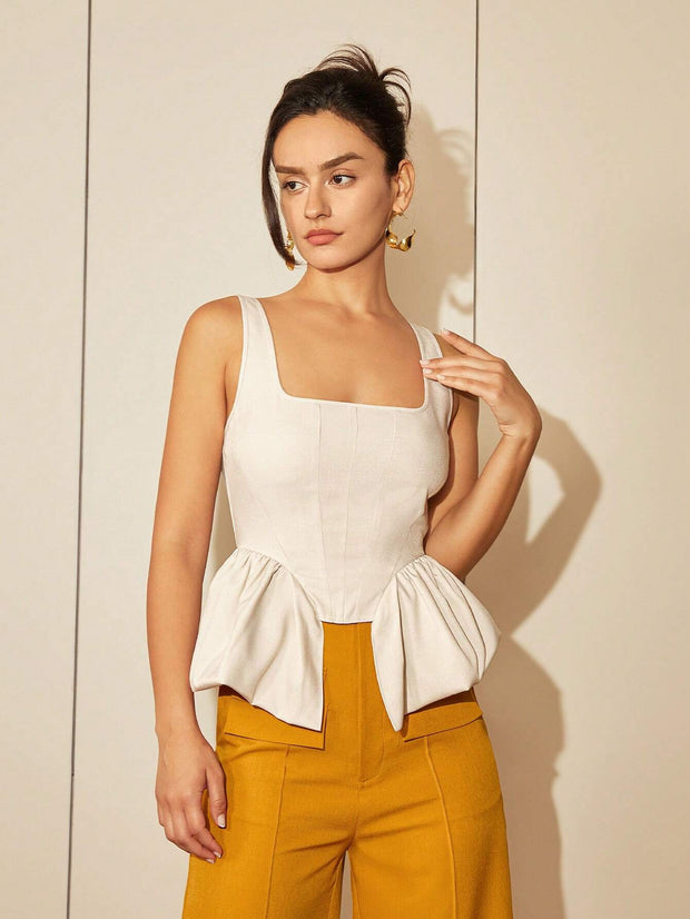 Jessy - Top chic à col carré et ourlet asymétrique