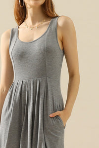 Doublju Full Taille Round Neck Ruched Sleeveless Dress with Pockets