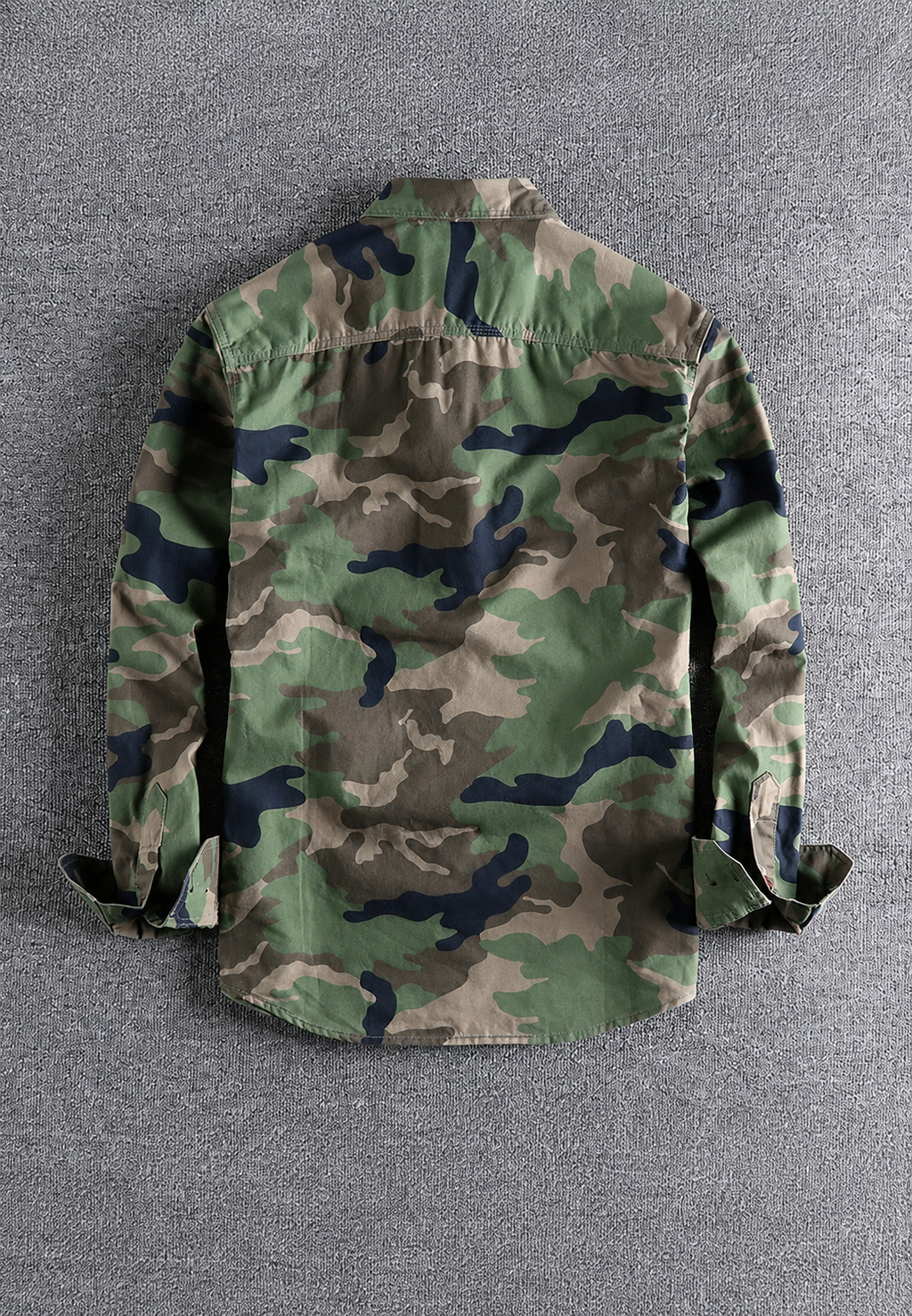 Herrenhemd im Camouflage-Look mit langen Ärmeln und Brusttasche – Orsen