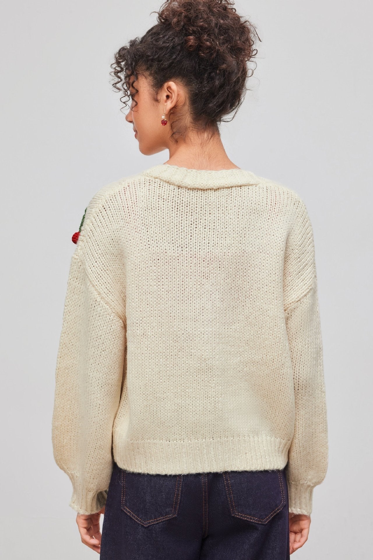 Lockerer Strickcardigan mit V-Ausschnitt und Kirschapplikationen – Frieda