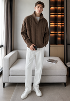 Strickcardigan mit Zopfmuster und Stehkragen mit Knöpfen – Adrián