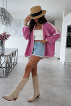 Lockere Damen-Strickjacke mit kontrastierenden Rippenbündchen und langen Ärmeln – Selmara