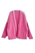 Lockere Damen-Strickjacke mit kontrastierenden Rippenbündchen und langen Ärmeln – Selmara