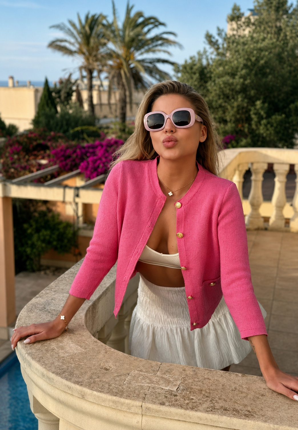 Damen-Strickjacke mit goldenen Knöpfen und Taschen – Aramilla