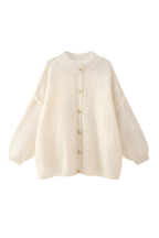 Oversize-Strickjacke mit grobem Strickmuster, Rollkragen und Metallknöpfen – Koranna