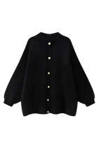 Oversize-Strickjacke mit grobem Strickmuster, Rollkragen und Metallknöpfen – Koranna