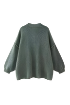 Oversize-Strickjacke mit grobem Strickmuster, Rollkragen und Metallknöpfen – Koranna