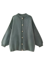 Oversize-Strickjacke mit grobem Strickmuster, Rollkragen und Metallknöpfen – Koranna