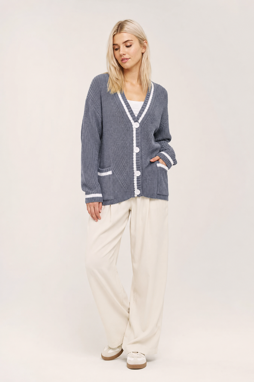 Strickcardigan für Damen mit V-Ausschnitt und Knöpfen – Hallow