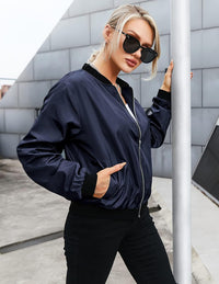 Kurze Bomberjacke für Damen mit Satin-Optik – Vianne