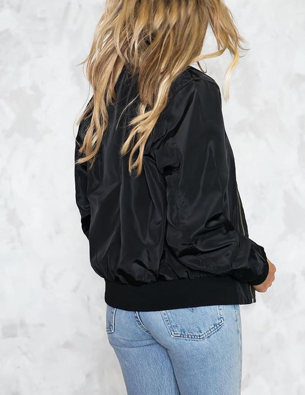 Kurze Bomberjacke für Damen mit Satin-Optik – Vianne