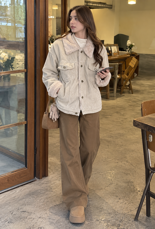 Damen-Cordjacke mit Lammfelloptik am Kragen und Taschen – Sidonie