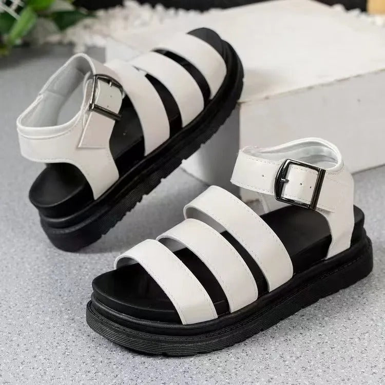 Damen Sandalen aus Kunstleder mit mehreren Riemen und lässigem Plateau - Estela