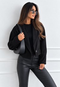 Kurze Damenjacke mit breitem Revers im Oversize-Schnitt – Céliane