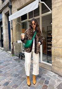 Damenjacke mit Leopardenmuster und kontrastfarbenen Paspeln – Bulera
