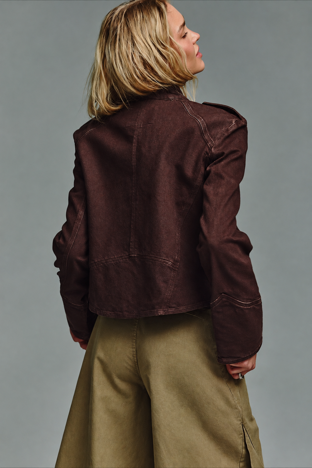 Veste femme courte à col mao et boutons décoratifs - Arlet