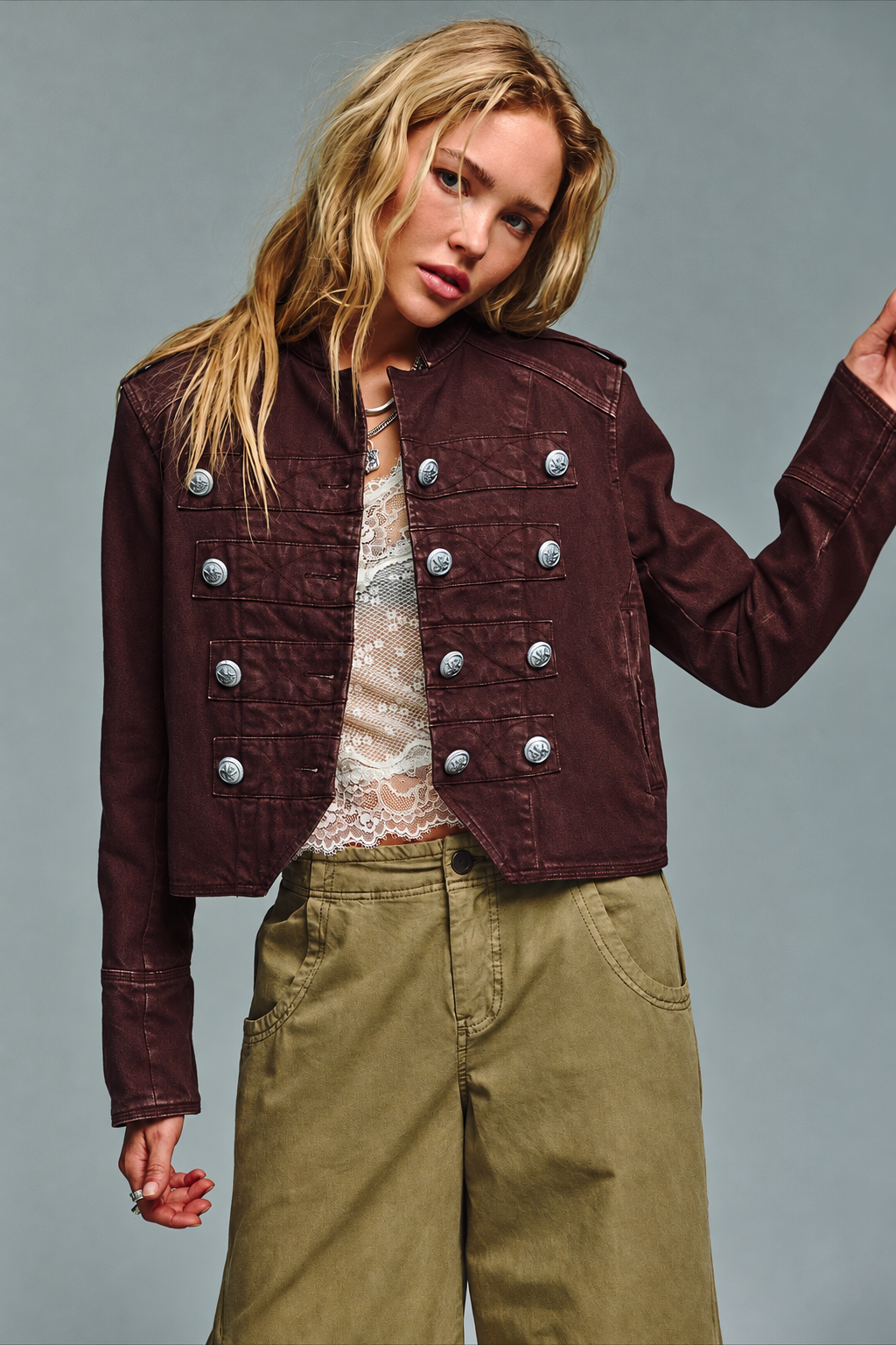 Veste femme courte à col mao et boutons décoratifs - Arlet