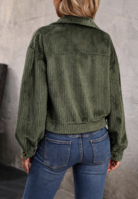 Kurze Damenjacke aus Cord mit Hemdkragen und Pattentaschen – Clémence