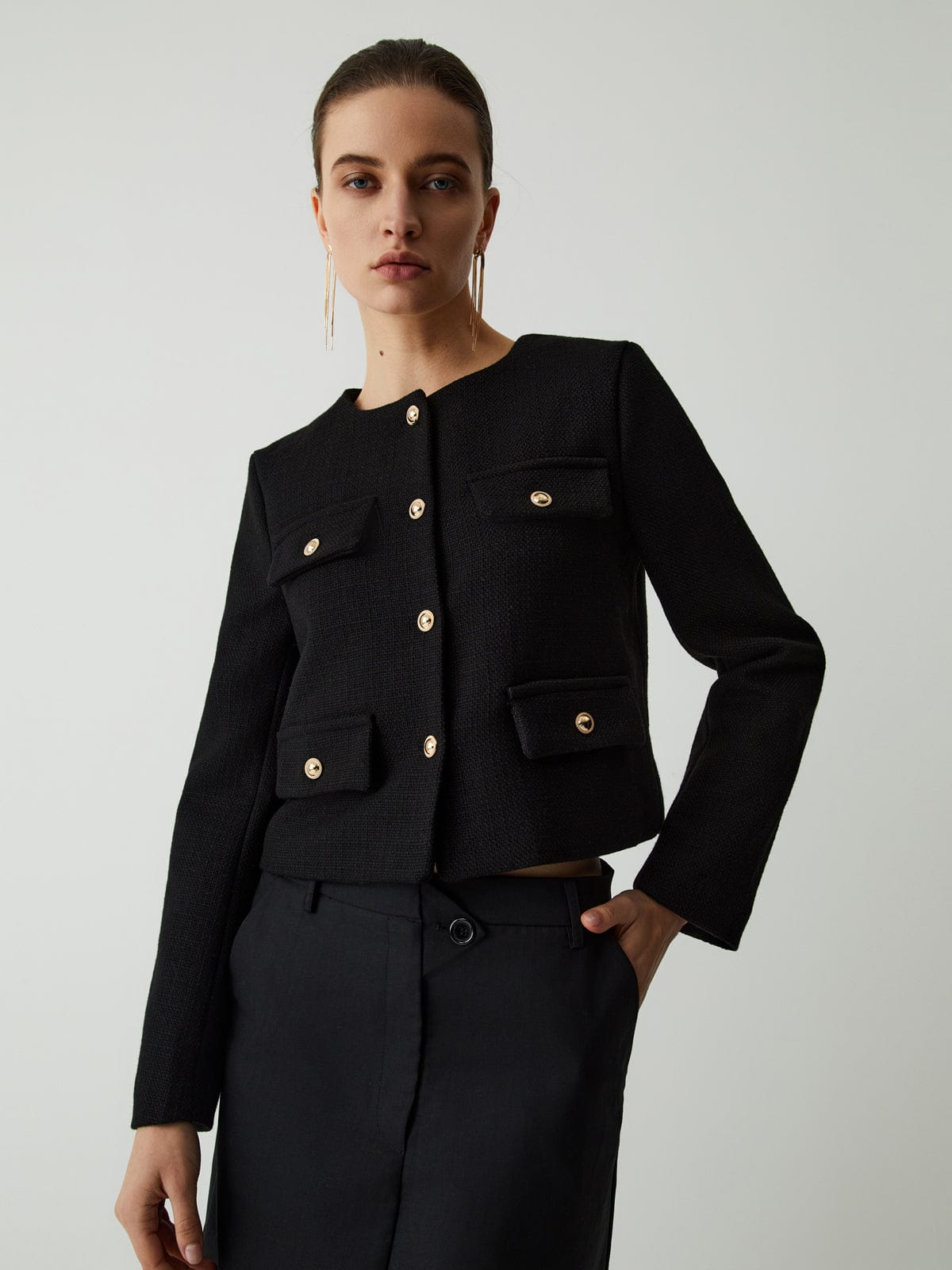 Kurze Tweedjacke für Damen mit goldenen Knöpfen und Rundhalsausschnitt – Miriam