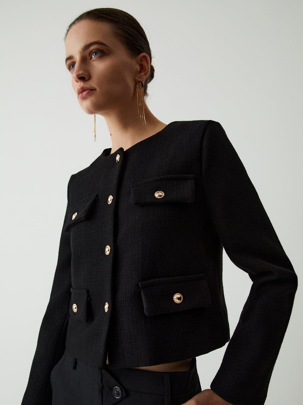 Kurze Tweedjacke für Damen mit goldenen Knöpfen und Rundhalsausschnitt – Miriam