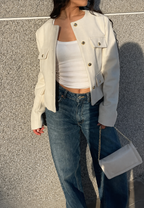 Kurze Tweedjacke für Damen mit Rundhalsausschnitt und Taschen – Susie