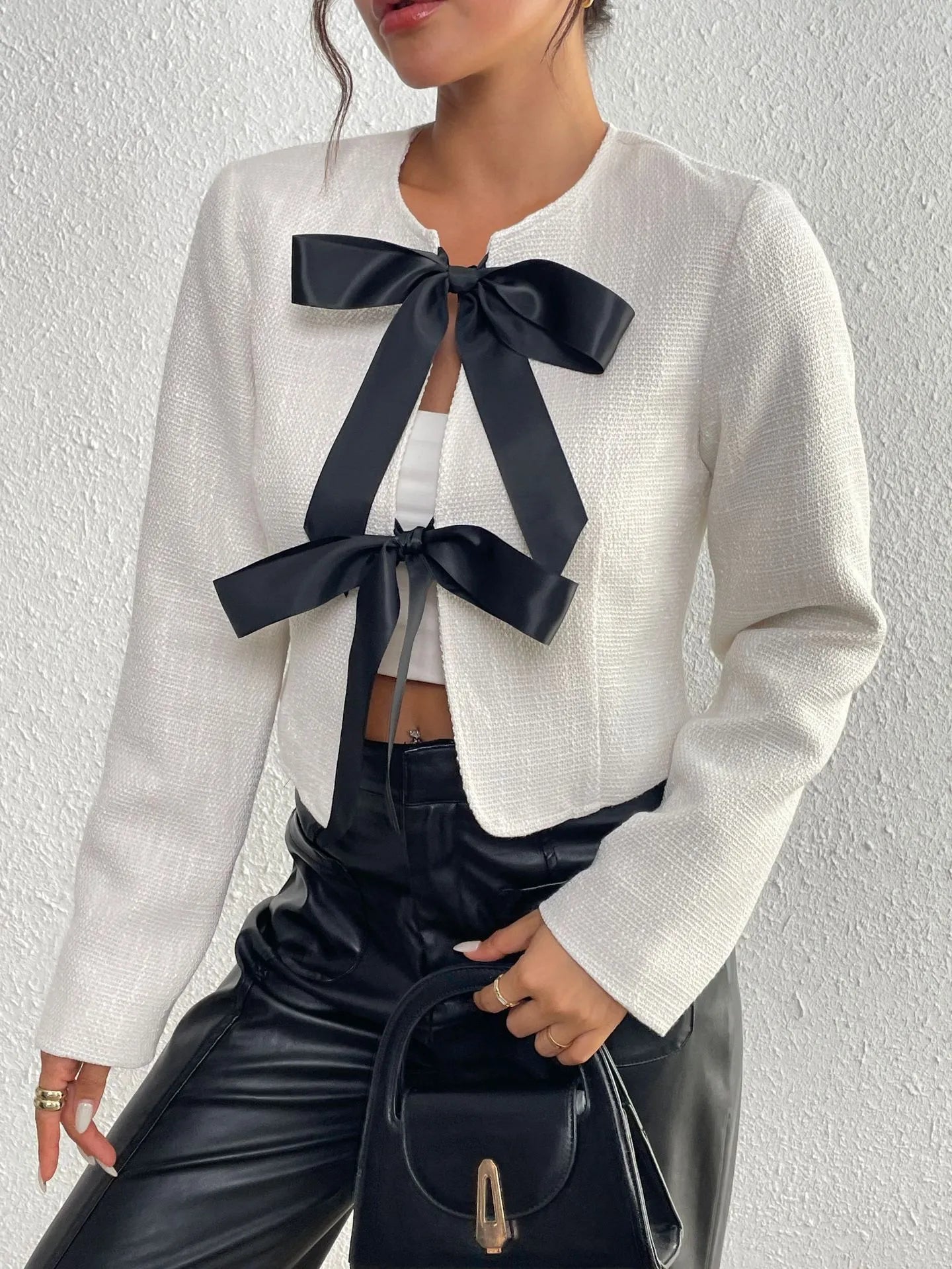 Kurze Tweedjacke für Damen mit Satinbändern – Silke