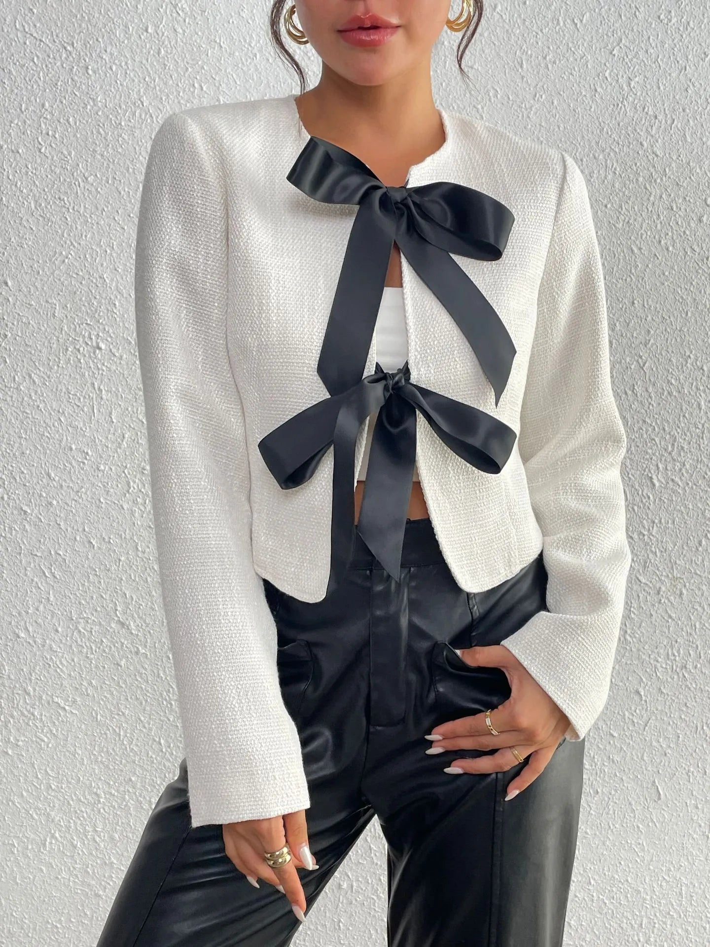 Kurze Tweedjacke für Damen mit Satinbändern – Silke
