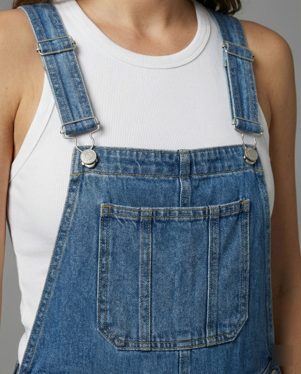 Latzhose aus Denim in Übergröße mit Taschen und verstellbaren Trägern - Valmira