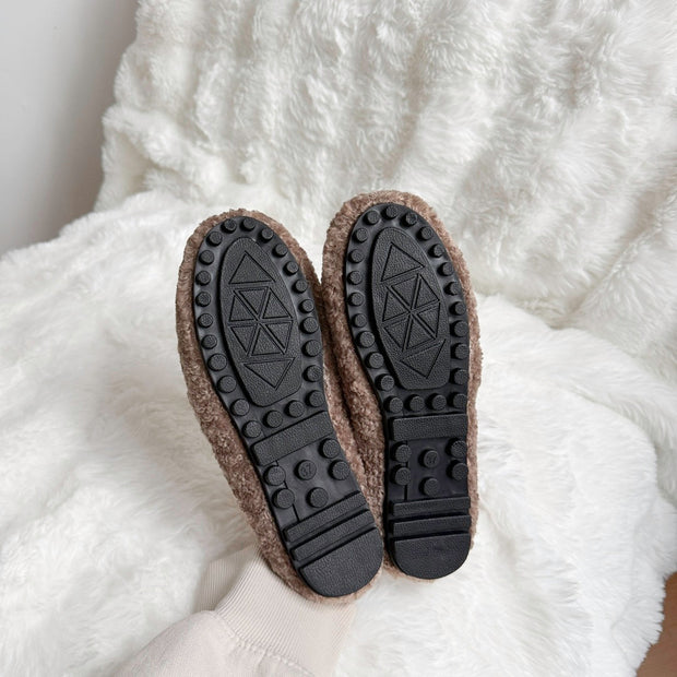 Chaussons en peluche pour femmes avec finition enveloppante - Ylva