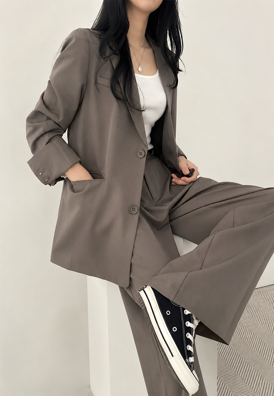 Zweiteiliges Damen-Set aus Blazer und gerader Hose – Athena