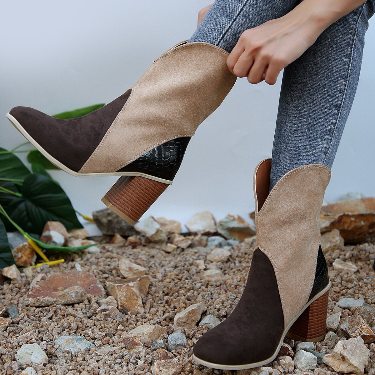 Damenstiefel aus Wildleder mit quadratischem Absatz - Norine