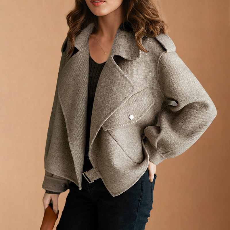 Kurze Damenjacke mit breitem Revers - Bryndis