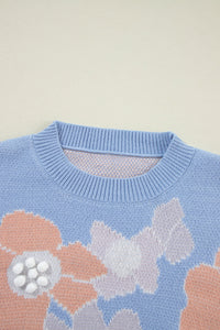 Blanche - Blauer Strickpullover mit Rundhalsausschnitt und Blumenmuster mit hängenden Schultern