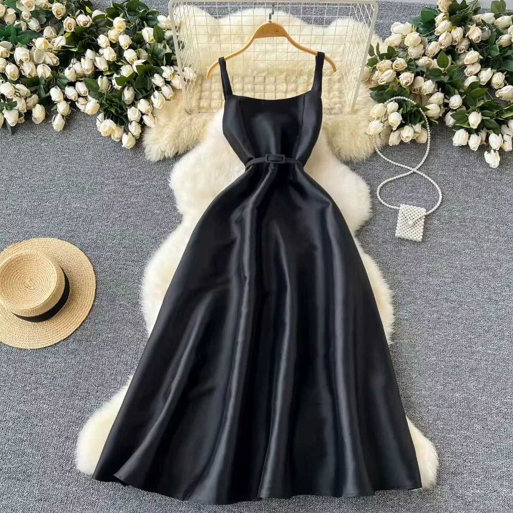 Langes ärmelloses rotes Vintage-Kleid im französischen Stil - Liora